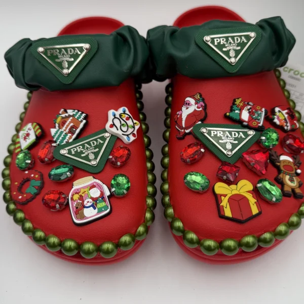 Santa Strut Clogs